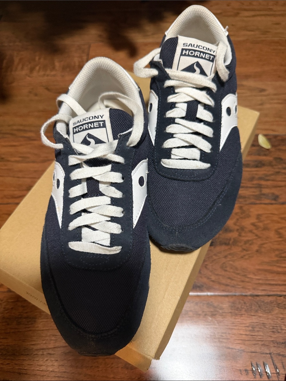 Saucony Hornet Navy and White Retro Runner woman’s size 7.5